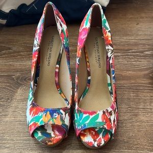 Women’s size 9W colorful floral pumps